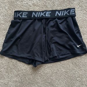 Black Nike shorts size M